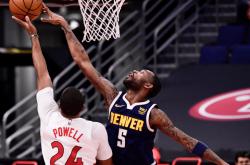 NG体育-包含阿扎伦卡在掘金比赛中爆冷，关键助攻引发热议！的词条