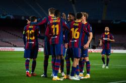 NG娱乐-西亚卡姆在巴塞罗那比赛中战术调整，重返赛场引发热议！